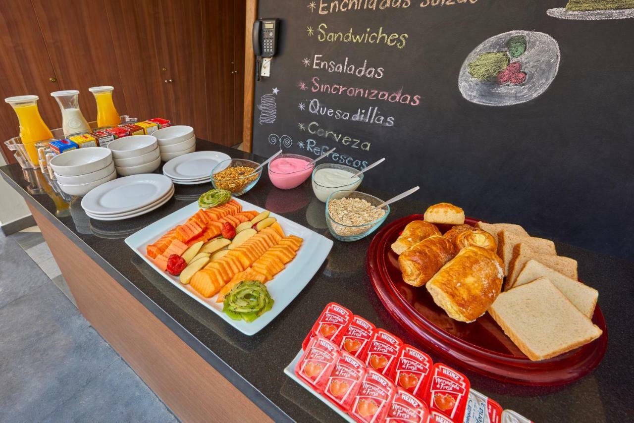 ホテル Wyndham Garden Mexico Reforma エクステリア 写真