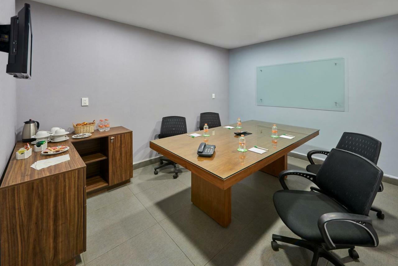 ホテル Wyndham Garden Mexico Reforma エクステリア 写真